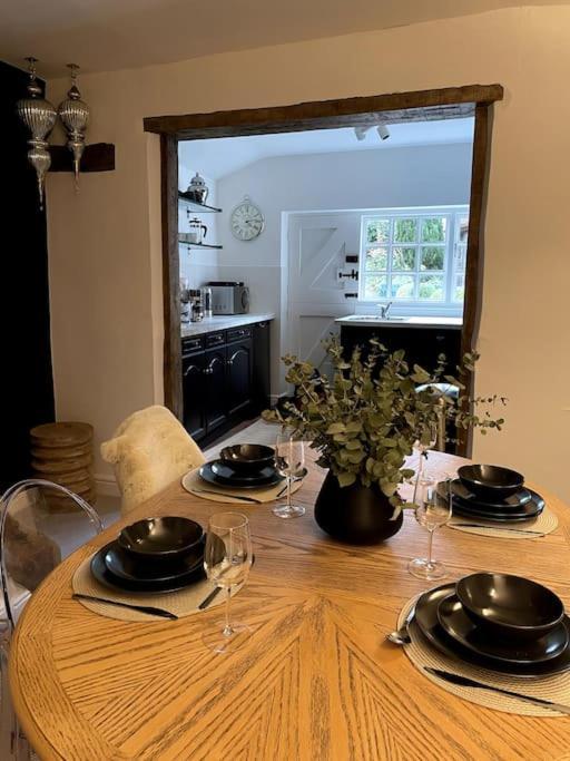 Entire Georgian Luxury Home - 3 Storey- High St Henley-In-Arden -Two Bedrooms-Sleeps 4 Экстерьер фото