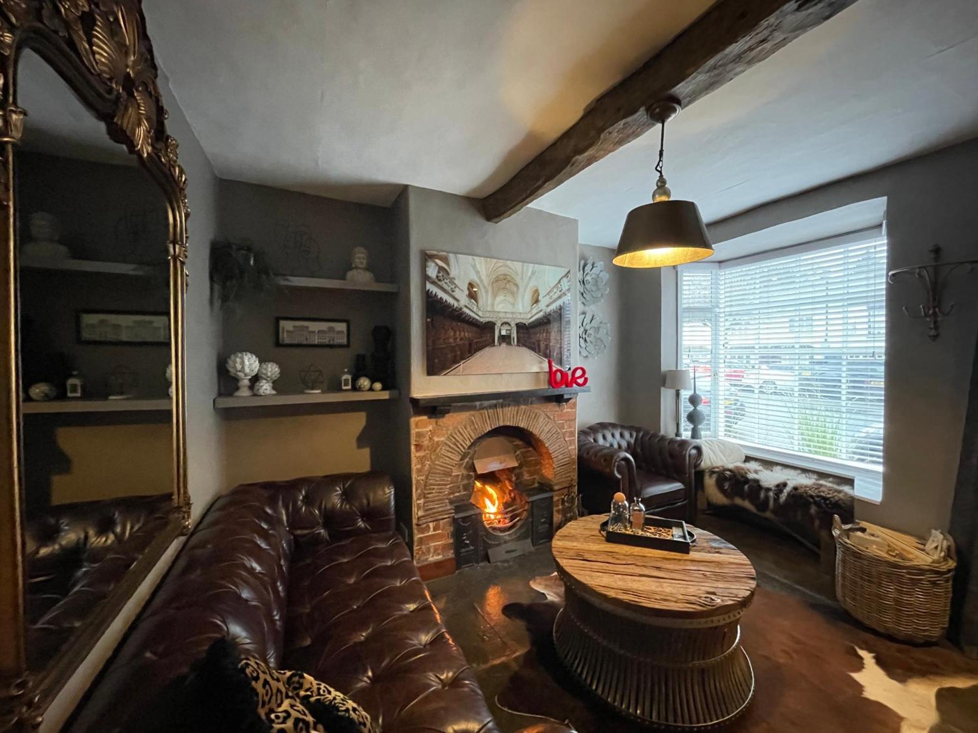 Entire Georgian Luxury Home - 3 Storey- High St Henley-In-Arden -Two Bedrooms-Sleeps 4 Экстерьер фото