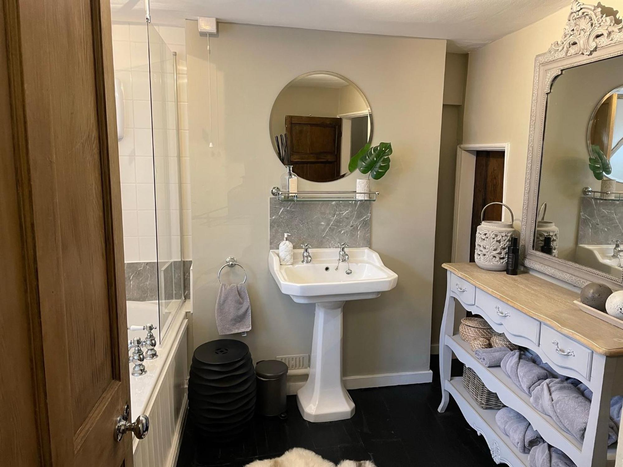 Entire Georgian Luxury Home - 3 Storey- High St Henley-In-Arden -Two Bedrooms-Sleeps 4 Экстерьер фото