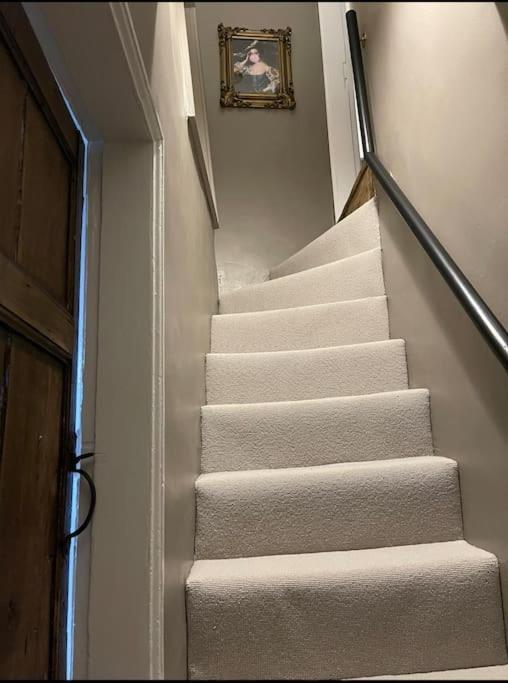 Entire Georgian Luxury Home - 3 Storey- High St Henley-In-Arden -Two Bedrooms-Sleeps 4 Экстерьер фото