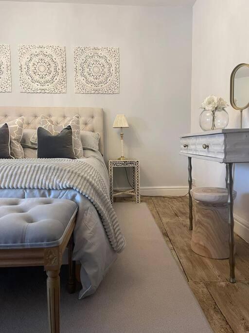 Entire Georgian Luxury Home - 3 Storey- High St Henley-In-Arden -Two Bedrooms-Sleeps 4 Экстерьер фото