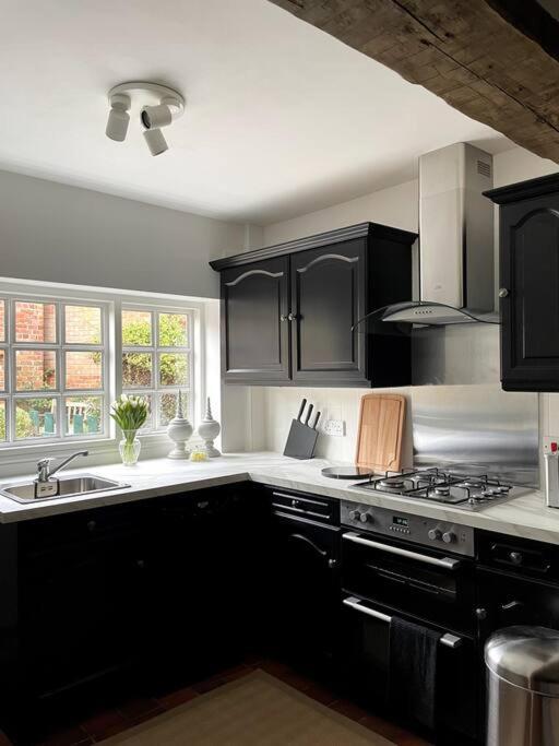 Entire Georgian Luxury Home - 3 Storey- High St Henley-In-Arden -Two Bedrooms-Sleeps 4 Экстерьер фото