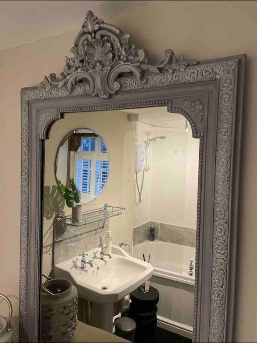 Entire Georgian Luxury Home - 3 Storey- High St Henley-In-Arden -Two Bedrooms-Sleeps 4 Экстерьер фото